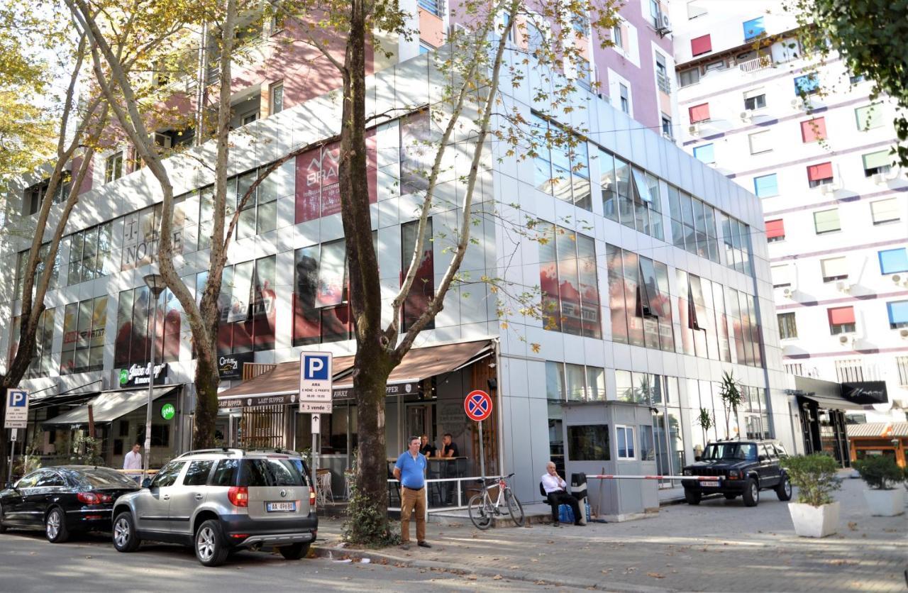 Haris Apartments Tirana Buitenkant foto